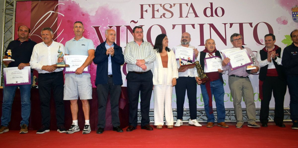 Entrega de premios del concurso de la cata de vinos en la L Festa do Viño Tinto do Salnés