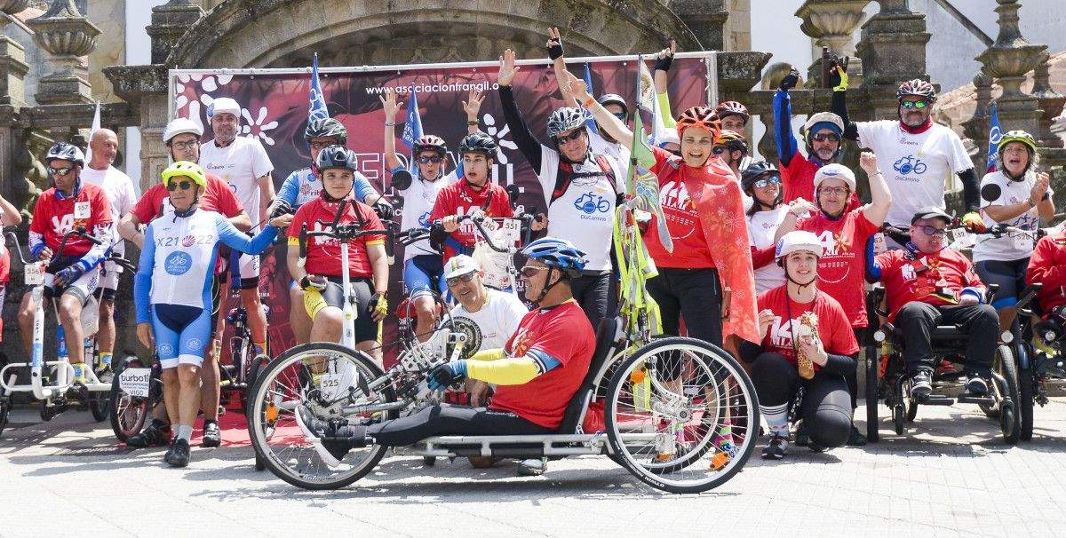 Algúns dos participantes na marcha contra a leucemia 2023