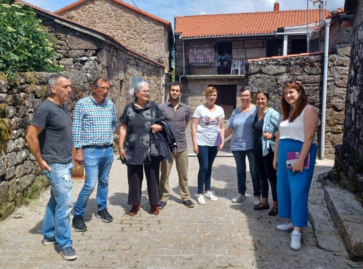 Os socialistas de Cerdedo-Cotobade reunidos co vecindario da Revolta