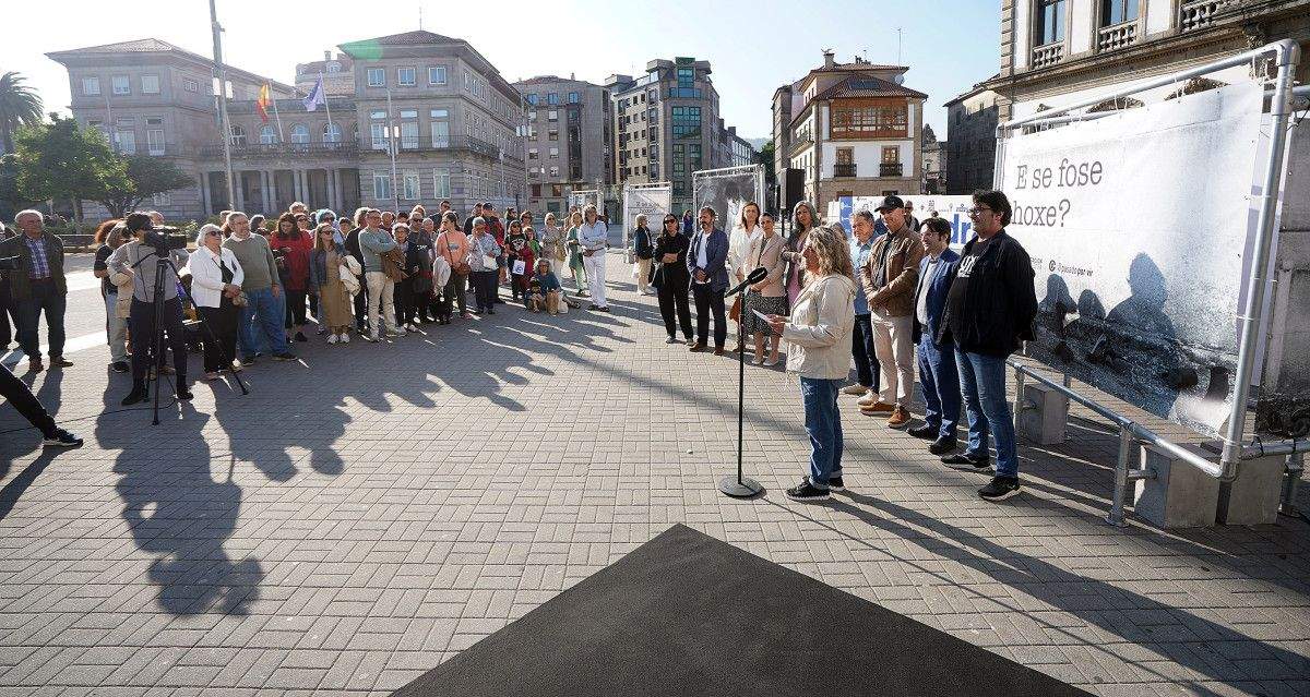 Inauguración da exposicióm 'E se fose hoxe?' na praza de España