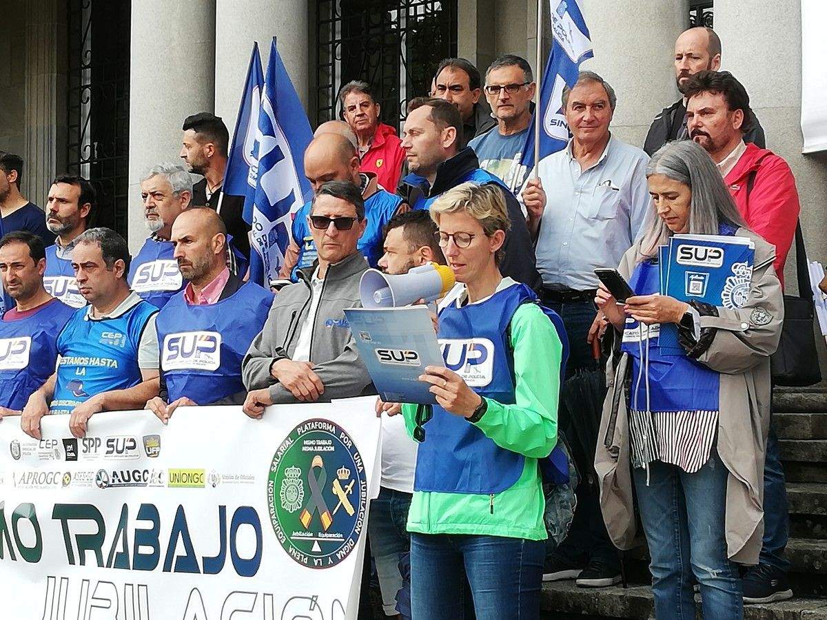Protesta da "Plataforma por unha xubilación digna e a plena equiparación salarial de policías e gardas civís"