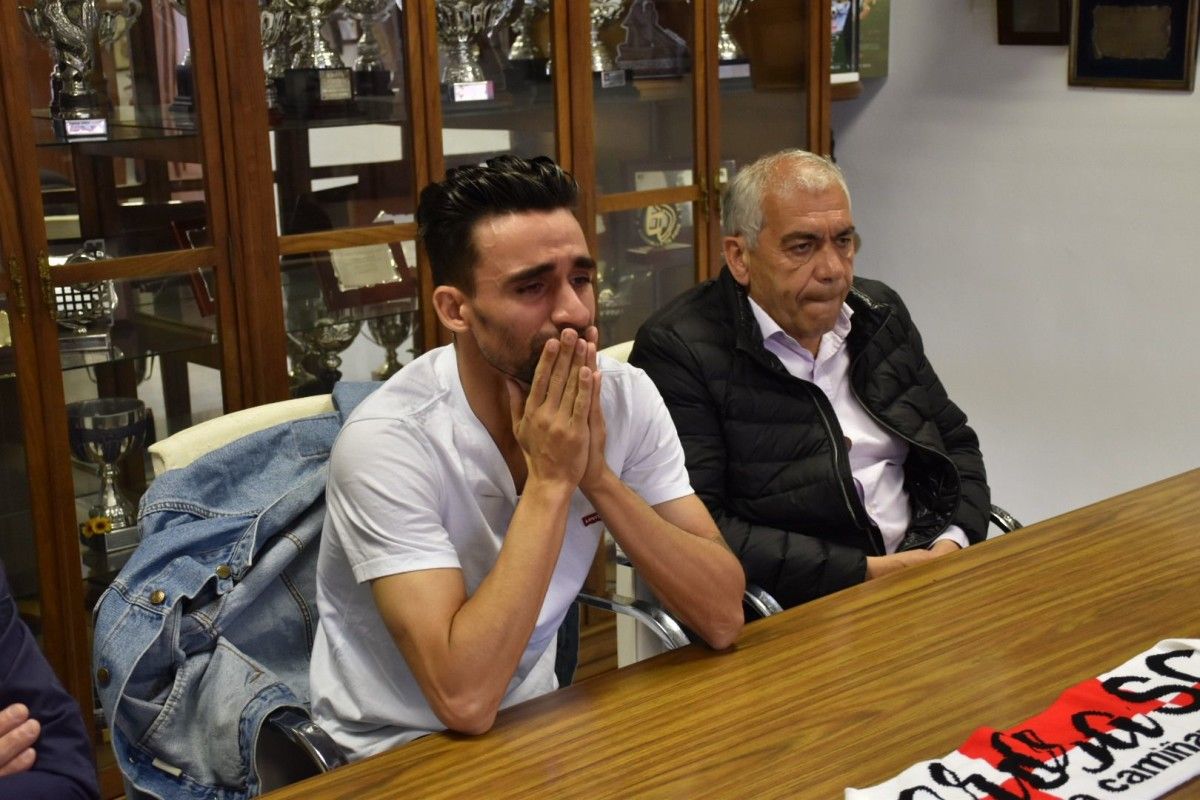 Julio Rey anuncia su adiós al Arosa en una rueda de prensa