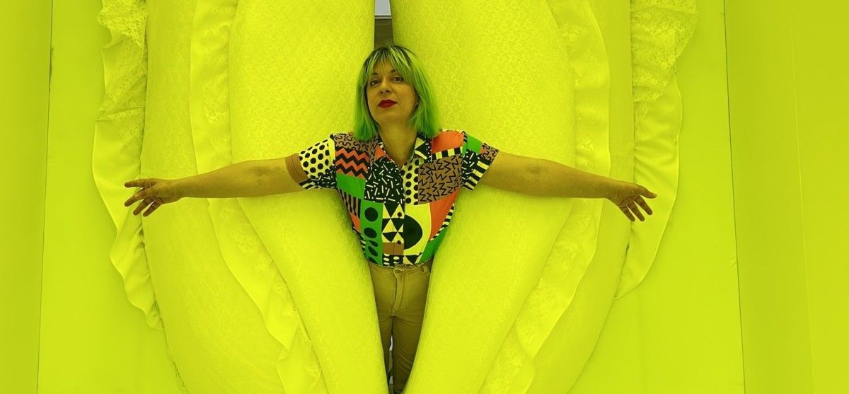 Marta Pazos na instalación Matria