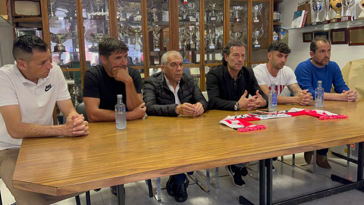 Rueda de prensa de Luisito, Carlos Pecheco, Manolo Abalo, Miguel Domínguez y Roberto Valdés