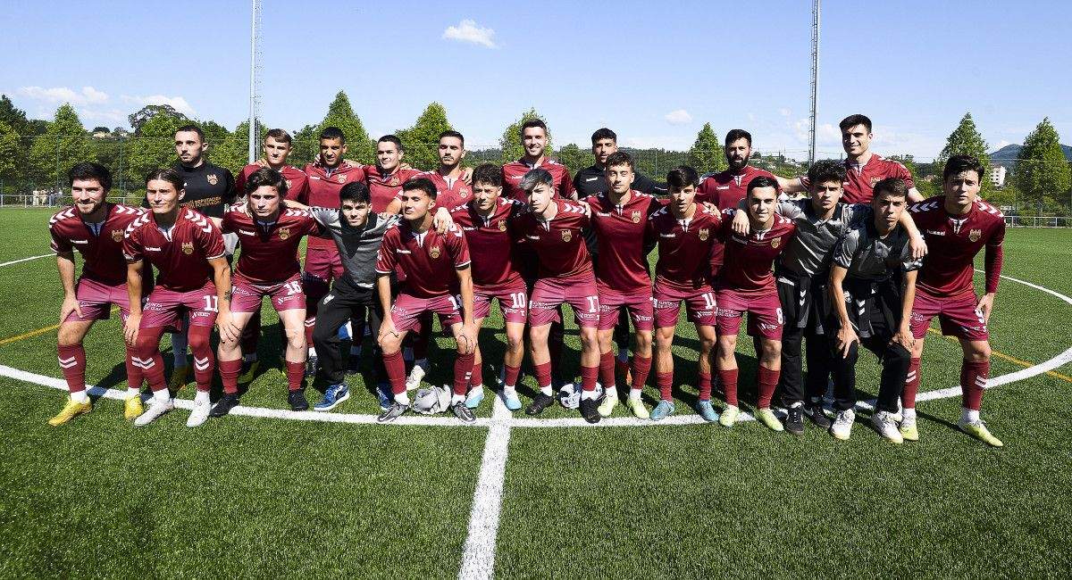 Celebración polo ascenso do Pontevedra B a Terceira RFEF