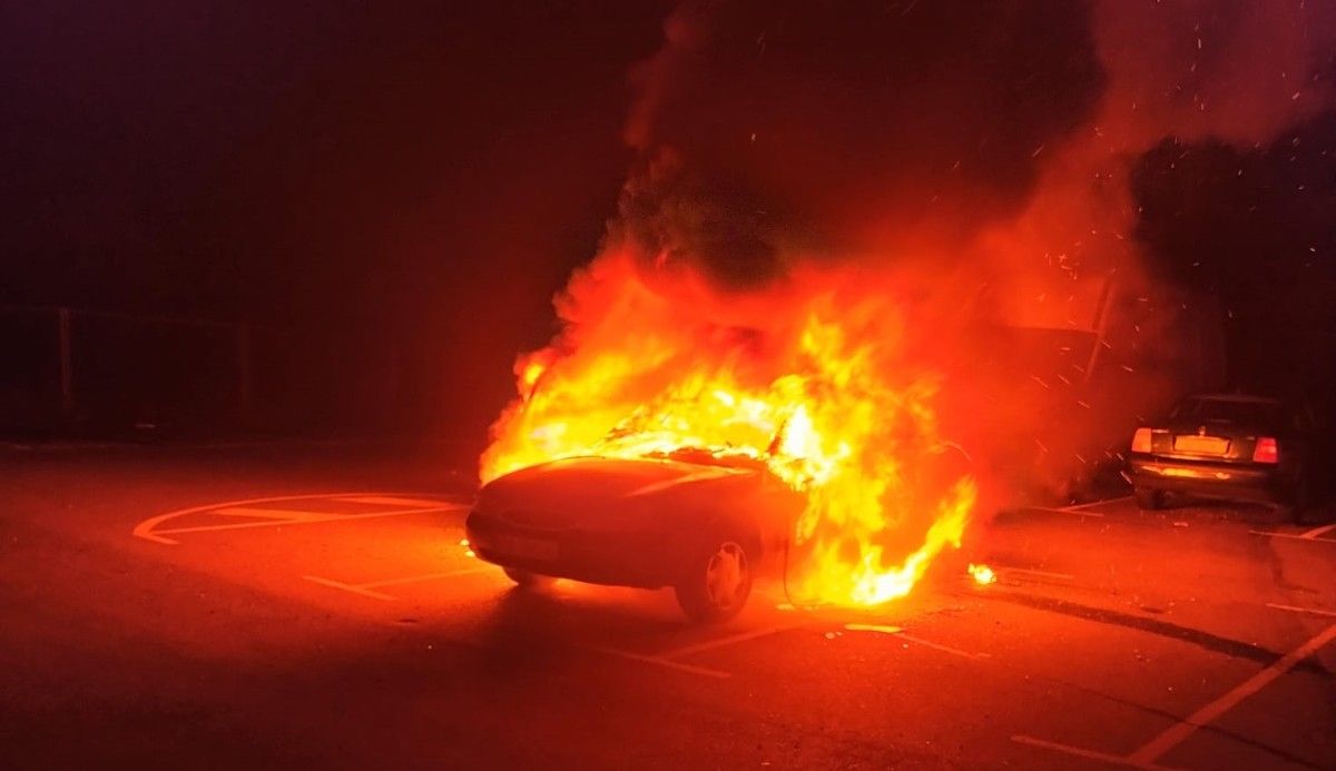 Cinco coches se vieron afectados por un incendio en Poio