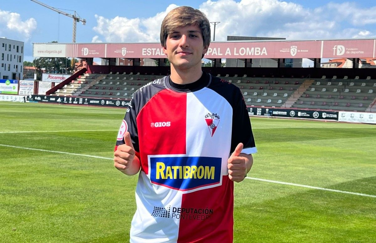 Presentación de Javi Pereira como nuevo jugador del Arosa