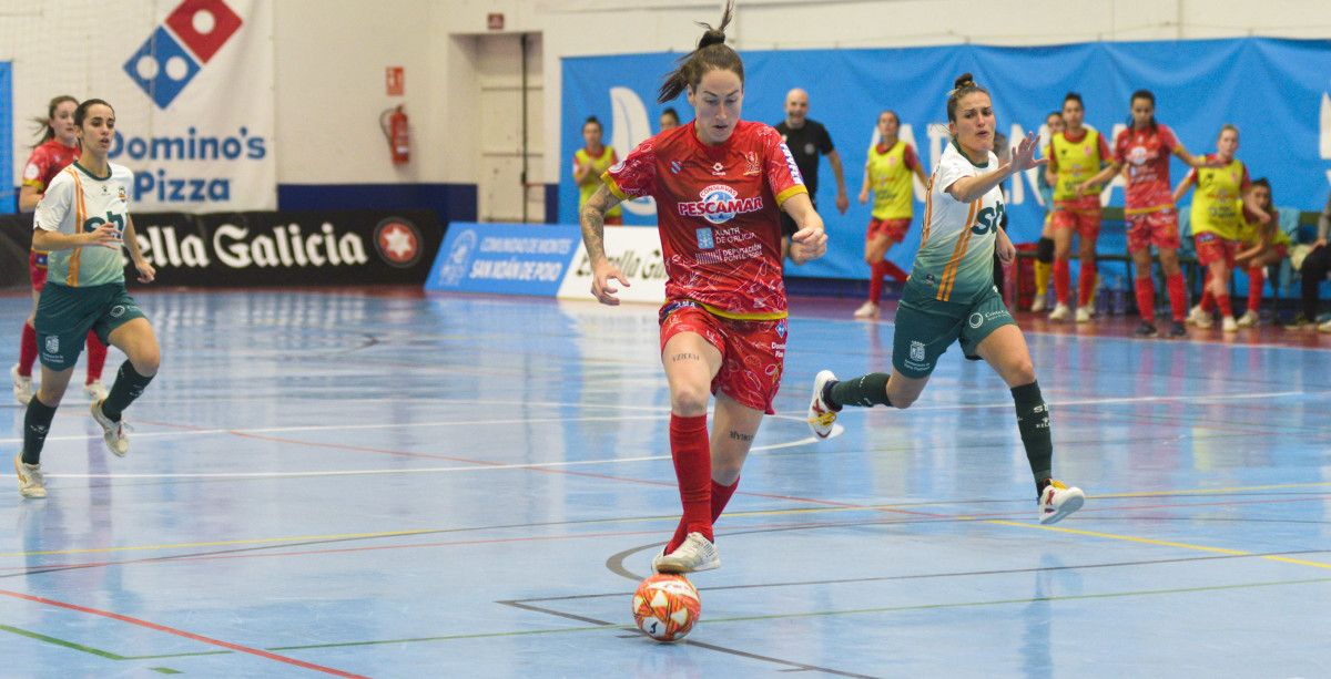Laura Uña, no partido de liga entre Poio Pescamar e Roldán na Seca