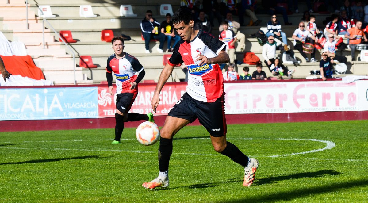 Abel Suárez, en el partido entre Arosa y Silva en A Lomba