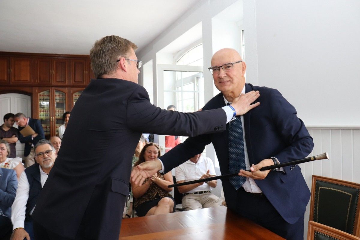 Jorge Canda entrega o bastón de mando a David Carrera