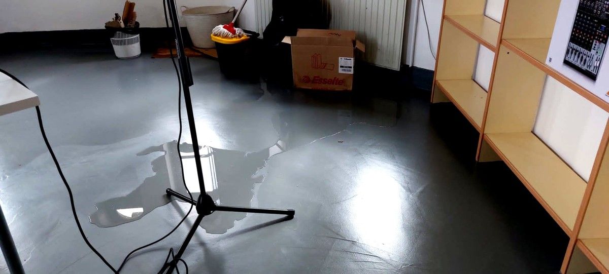 El CEIP Froebel sufre inundaciones de agua en diferentes zonas