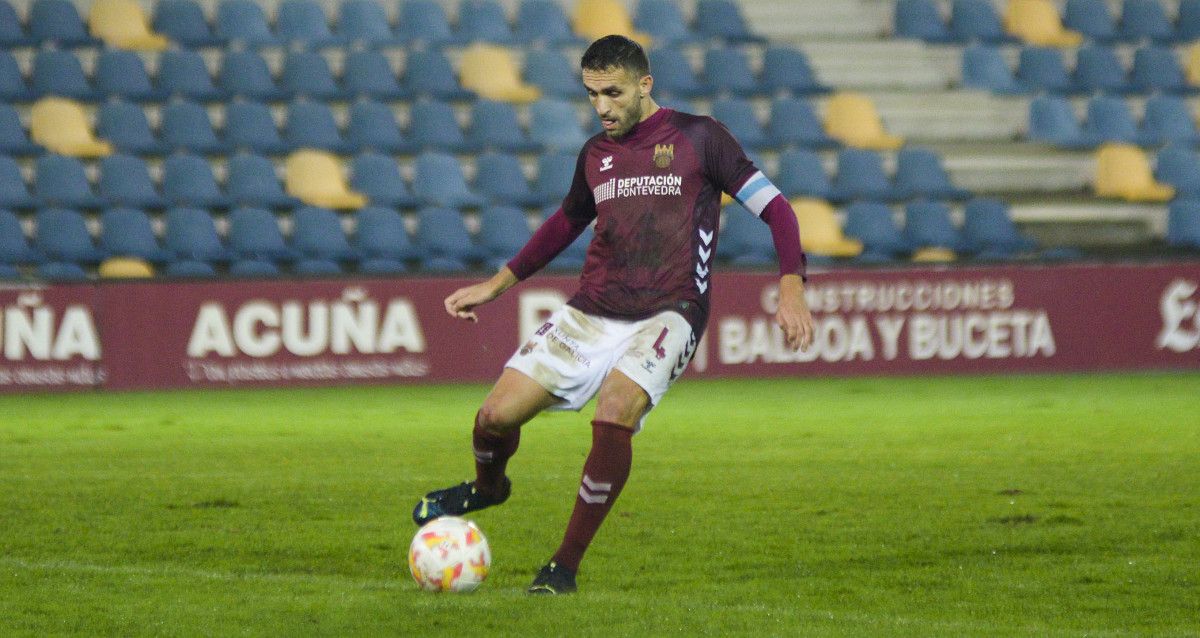 Víctor Vázquez 'Churre' en el partido de Primera Federación entre el Pontevedra y el Fuenlabrada en Pasarón