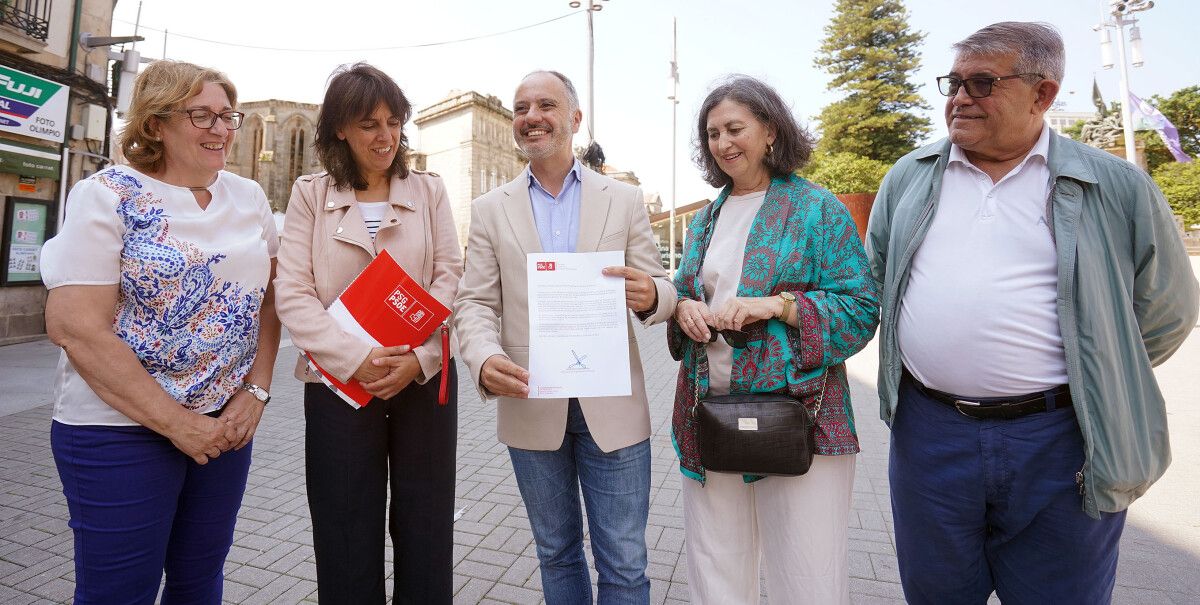David Regades muestra la carta en la que solicitan dos debates con el PP