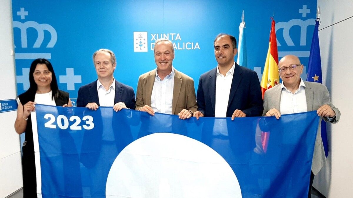 Acto de entrega de banderas azules a los ayuntamientos de Poio, A Illa y A Guarda