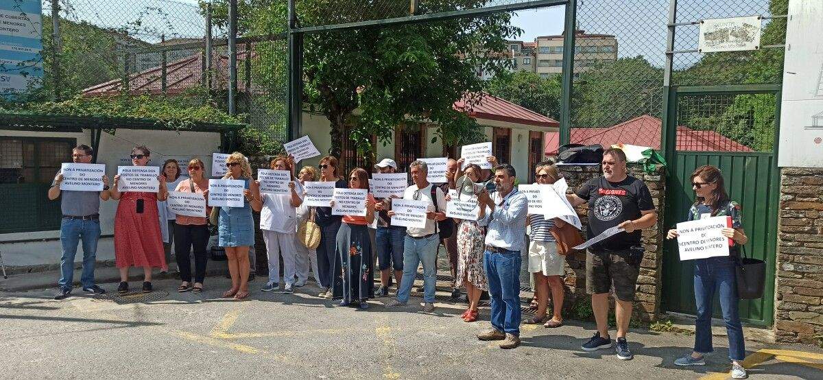 Concentración en el Centro de menores Avelino Montero