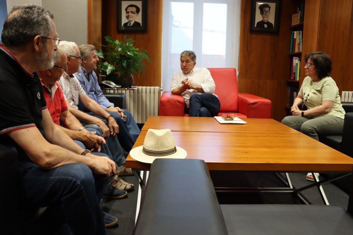 Reunión do alcalde con representantes da Federación de Asociacións de Veciños Castelao