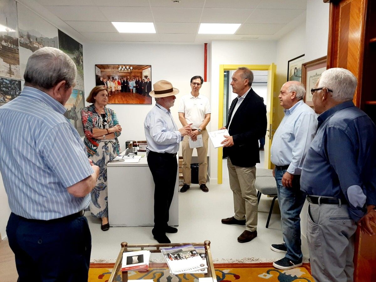O delegado territorial da Xunta visita o edificio administrativo de Benito Corbal 