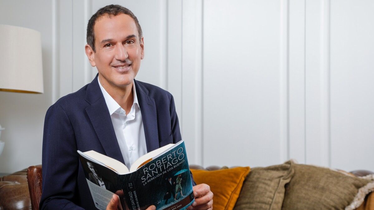 Roberto Santiago es también autor de la saga de 'Los Futbolísimos'