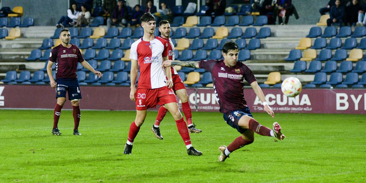 Partido de Primera RFEF entre Pontevedra CF - Algeciras en Pasarón