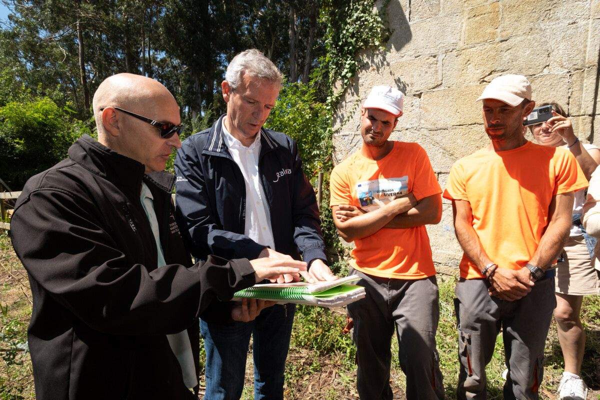 O presidente da Xunta visita a illa de Cortegada