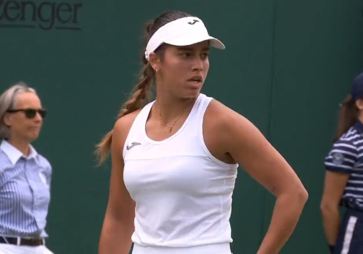 Captura de vídeo de la retransmisión del partido de debut de Jéssica Bouzas en Wimbledon
