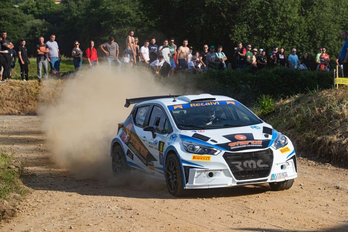 Alexis Viéitez ao volante do seu Nissan Micra N5 no rally de Pontevedra