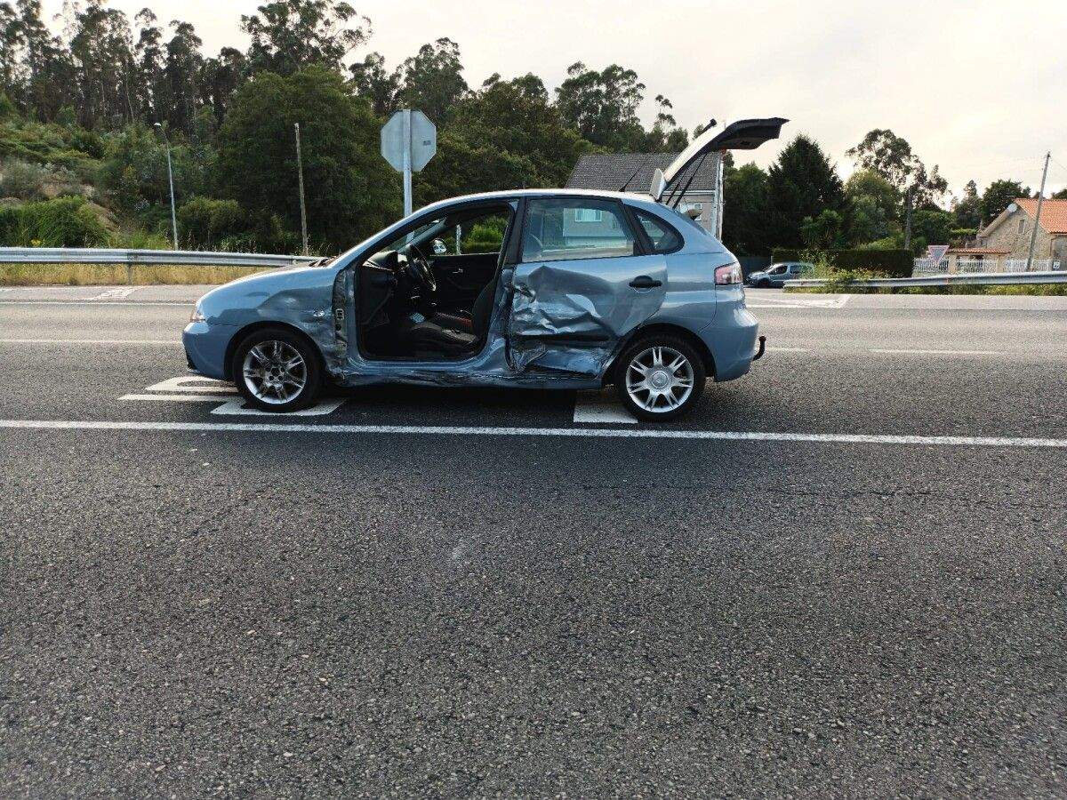 Accidente de tráfico na N-640 ao seu paso por Cuntis