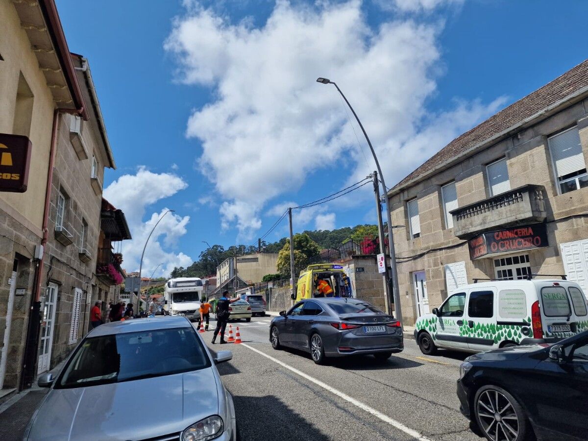 Un peón ferido grave tras ser atropelado cando cruzaba por un paso de peóns en Combarro