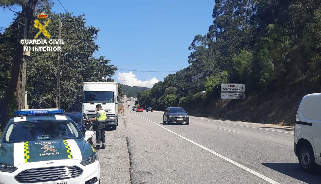 Un camión camuflado da Garda Civil vixía condutas imprudentes ao volante nas estradas provinciais