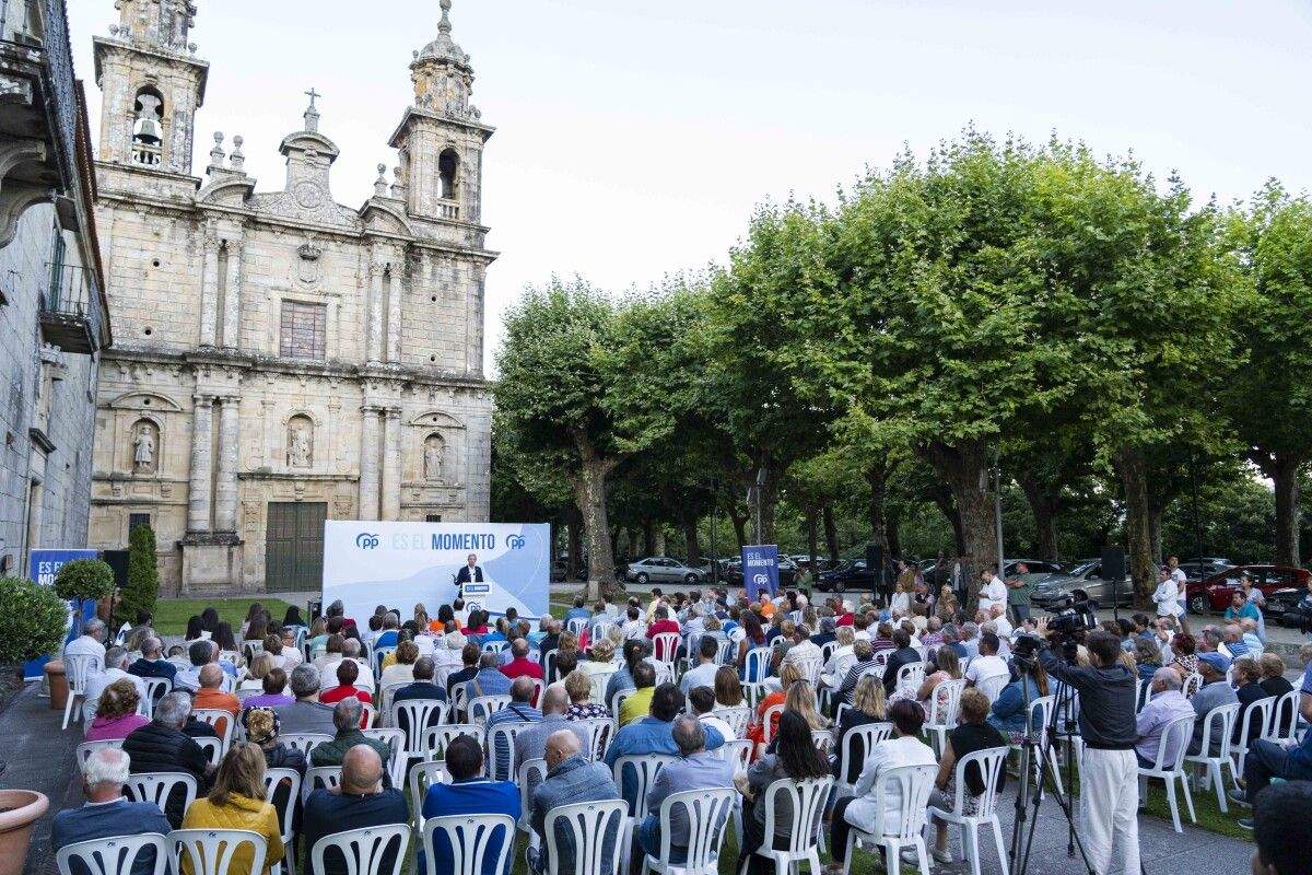 Mitin del PP delante del Mosteiro de Poio