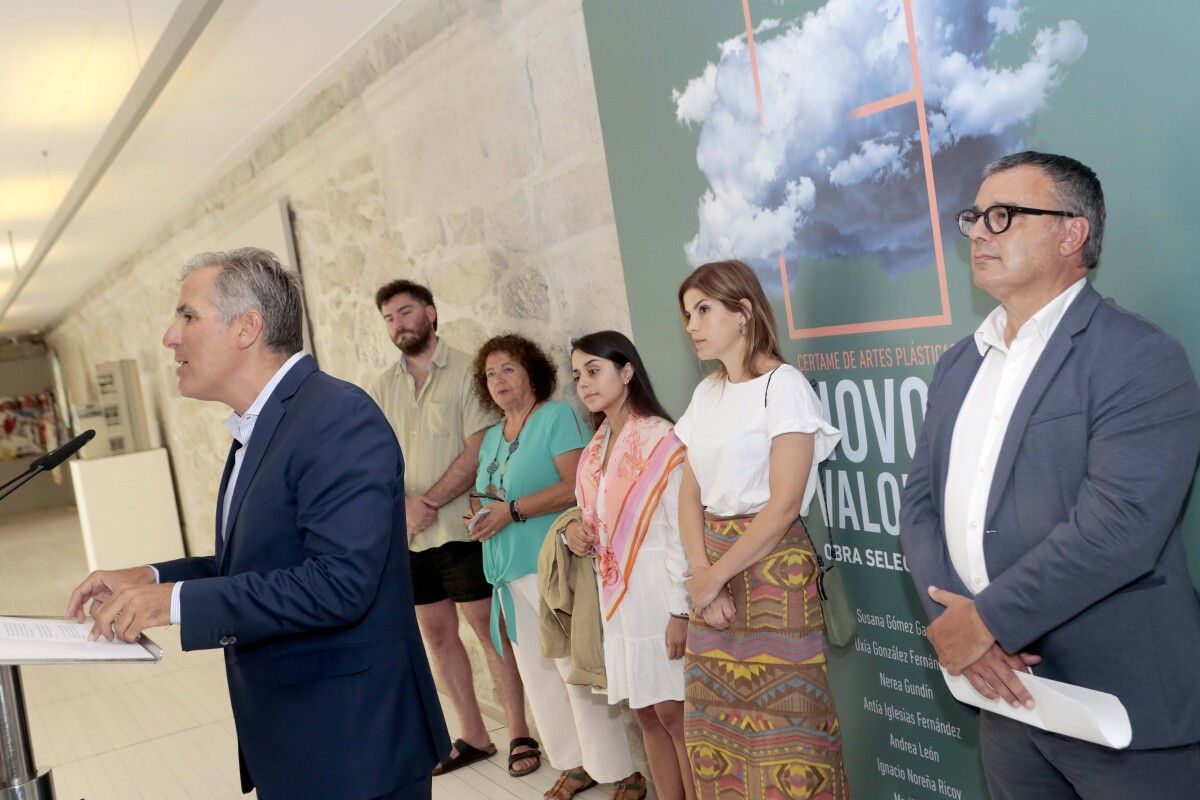 Rafa Domínguez e José Manuel Rey coas gañadores das bolsas de Novos Valores 2023 na inauguración da mostra