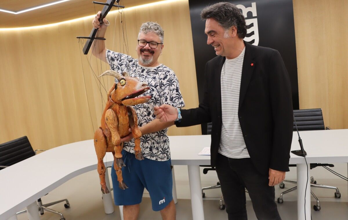 Borxa Ínsua, con la cabrita Rivela, y Demetrio Gómez Junquera presentan 'Titirivedra'