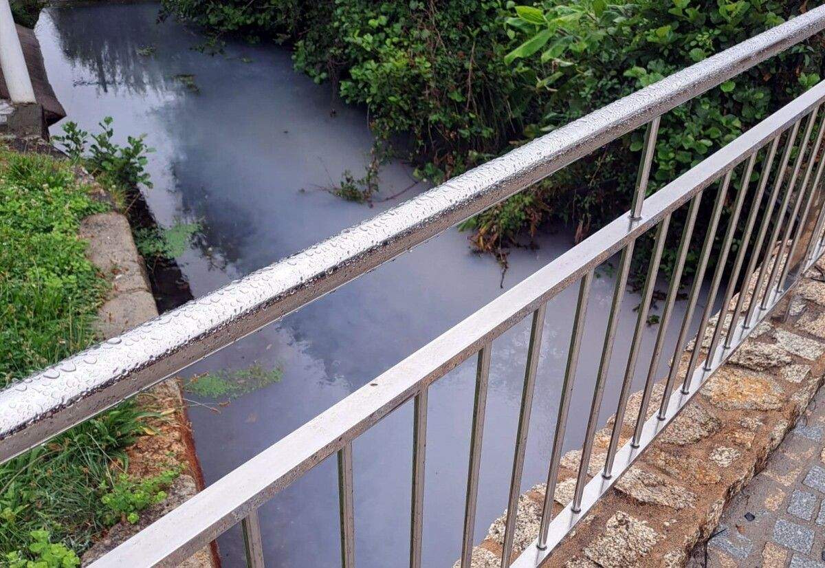 Vertido en el río Rego do Mouro