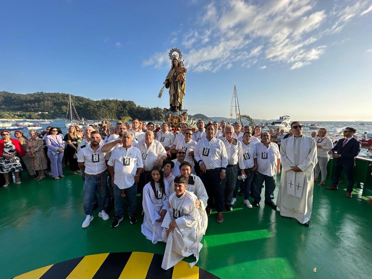 Procesión marítima e homenaxe ás vítimas do Villa de Pitanxo