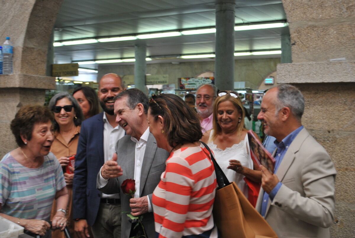 Acto de campaña do PSOE na praza de abastos de Pontevedra