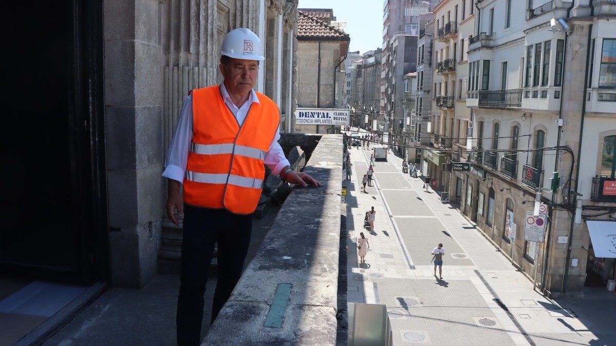 El alcalde de Pontevedra, en el balcón de la casa consistorial