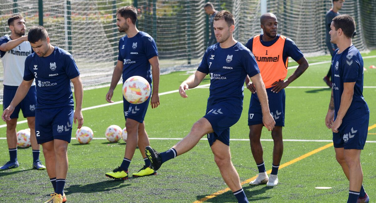 Primeiro adestramento do Pontevedra de Yago Iglesias