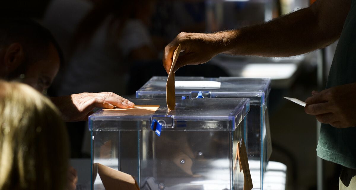 Gente votando en Pontevedra en las elecciones generales del 23J