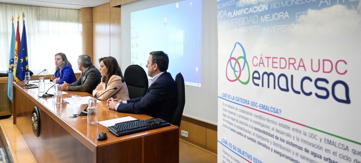 Ethel Vázquez, conselleira de Infraestruturas, durante unha sesión da Cátedra EMALCSA