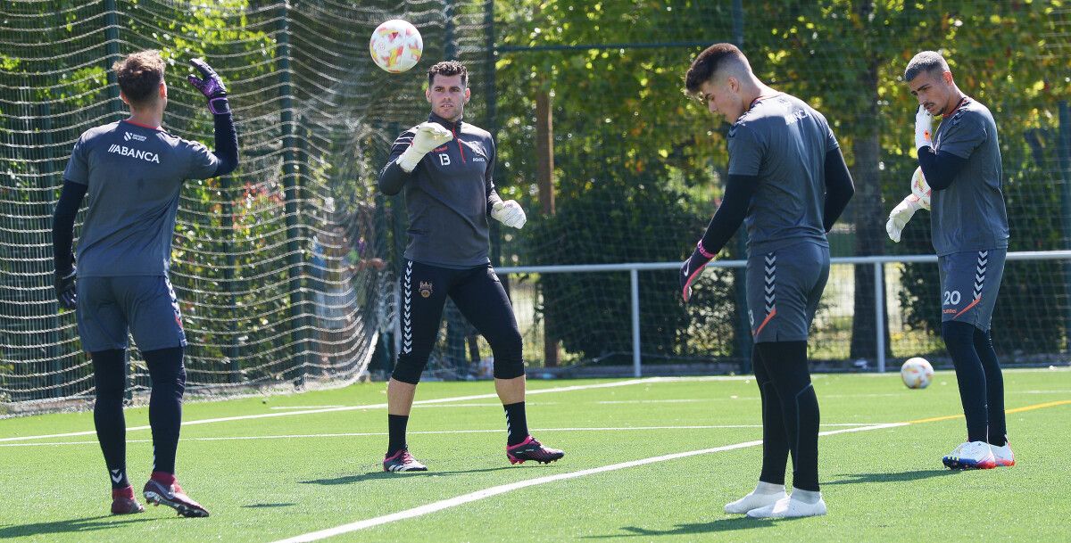 Edu Sousa, entrenando con el Pontevedra en A Xunqueira