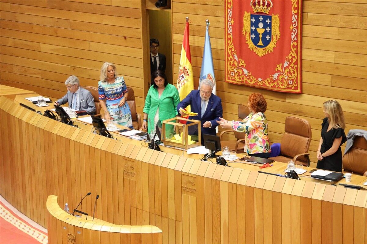 El Parlamento de Galicia elige a Carme da Silva, Baltar y Rey Varela como senadores