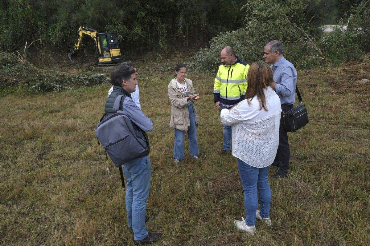 Sinatura da acta de inicio das obras para a construción do novo campo de fútbol de Salcedo