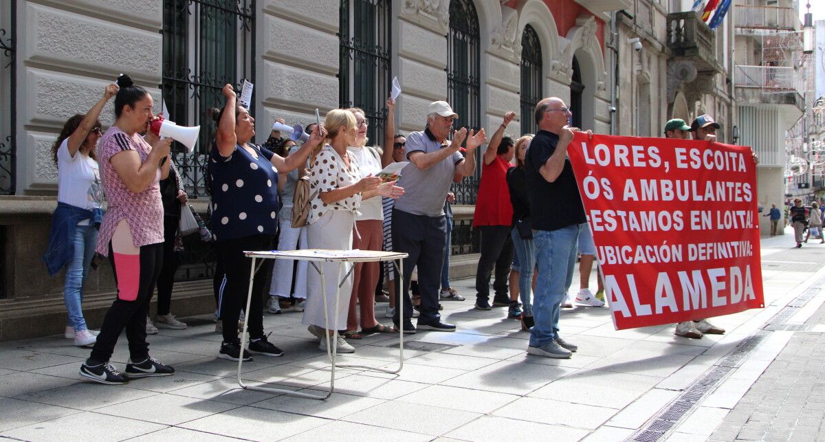 Manifestación de los vendedores ambulantes que participan en la feria de los sábados