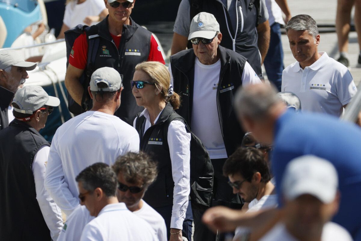 La Infanta Elena y Juan Carlos I, en las instalaciones del Real Club Náutico de Sanxenxo