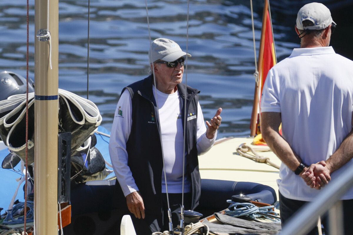 Juan Carlos I, a bordo del 'Bribón' para iniciar la regata prevista para el domingo 30 de julio