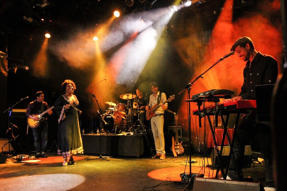 Gisele Jackson and The Shu Shu’s en concierto