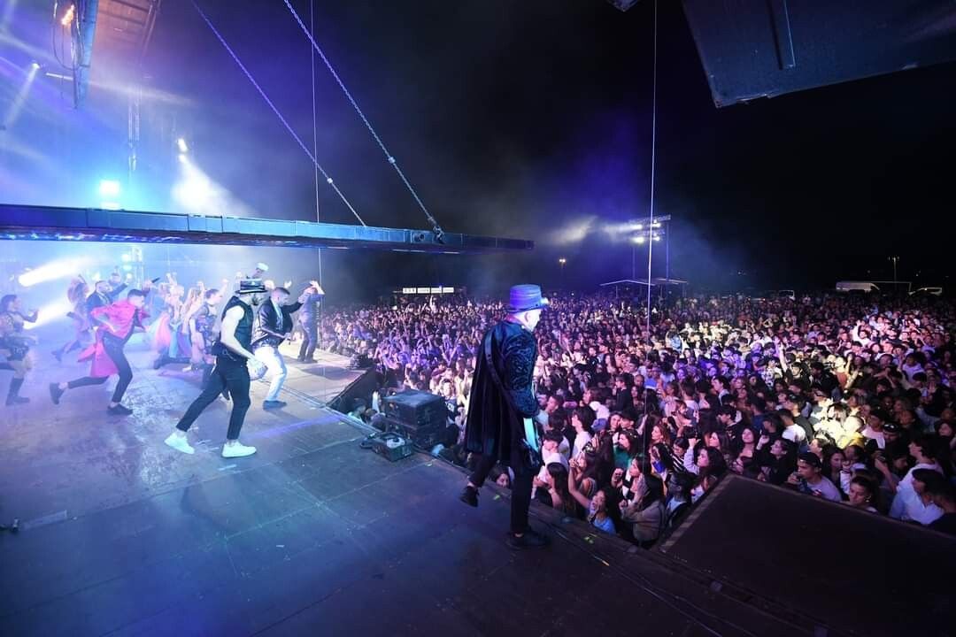 Espectáculo da Orquesta Panorama en Raxó