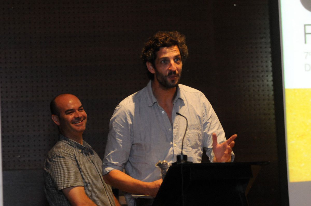 El productor de 'La lampe au beurre de Yak' recoge el premio en el Ficbueu 2014