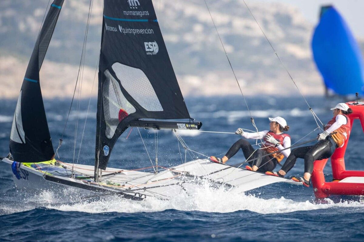 Támara Echegoyen y Paula Barceló, durante una regata