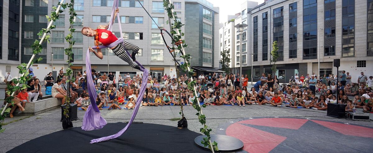 Espectáculo infantil 'Gothic Circus: O Gran Salto' en la Praza da Curtidoira